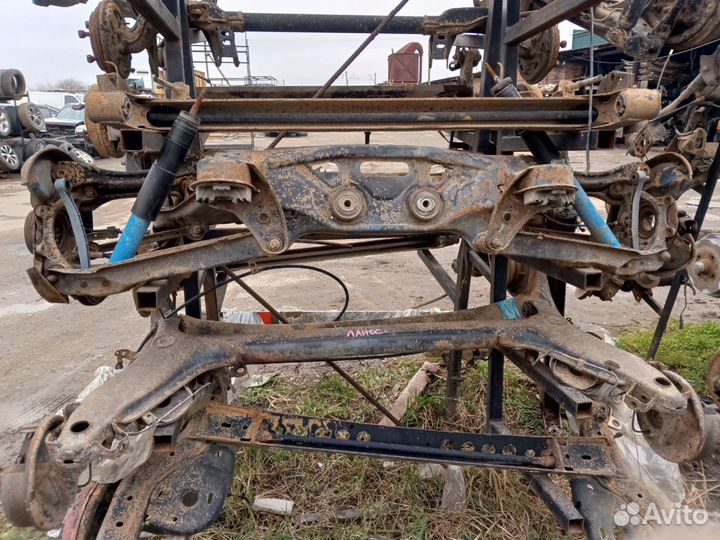 Задний подрамник Mercedes W202