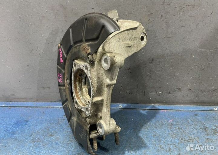 Кулак поворотный правый Volkswagen Passat B6