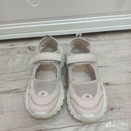 Спортивные туфли р. 35