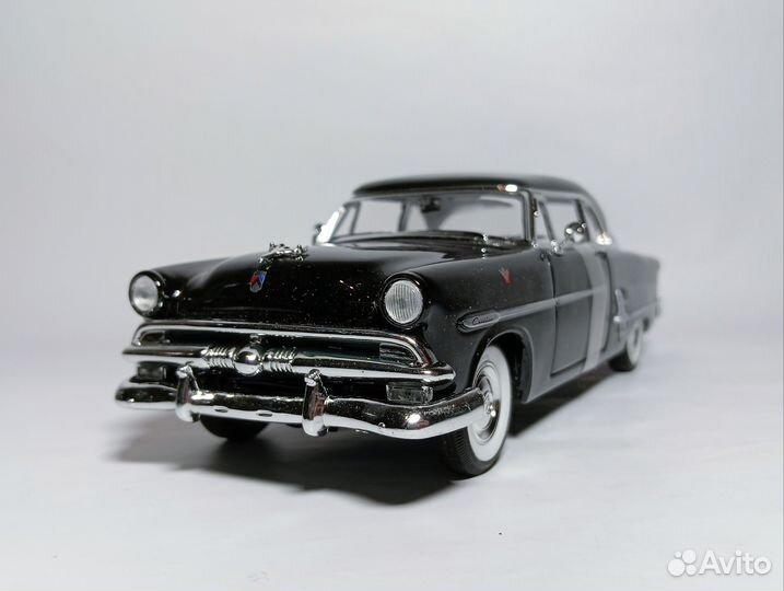 Модель 1/24 Ford Crestline Victoria (1953), Welly