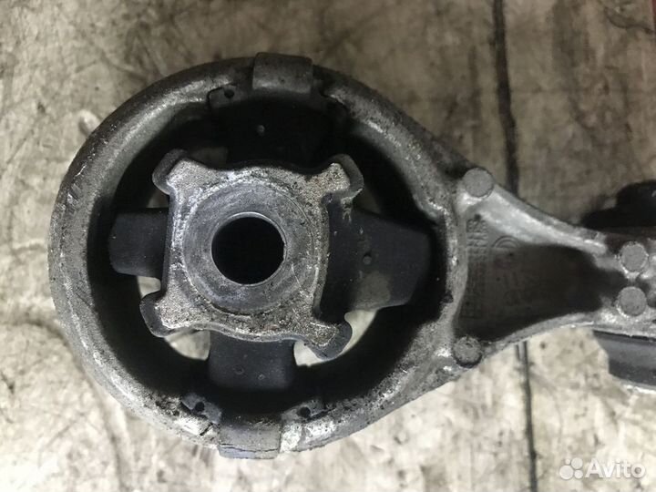 Опора двигателя Nissan Qashqai