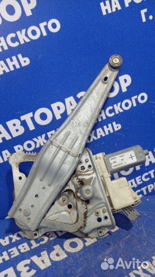 Задний левый стеклоподъёмник Toyota Avensis седан