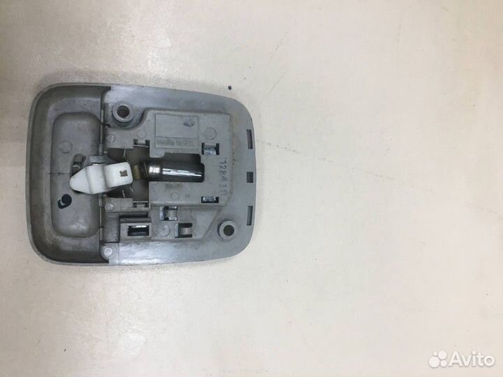 Плафон внутреннего освещения Nissan Primera