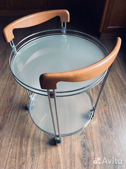 Журнальный стол на колесиках