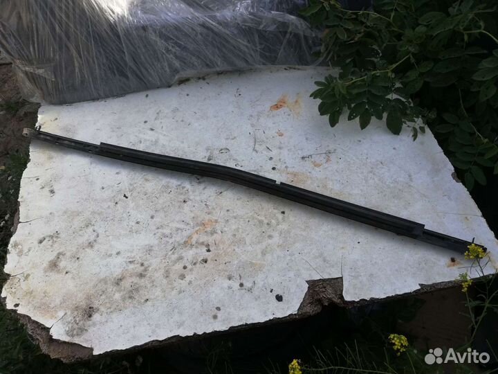 Молдинг стекла Мазда CX-7