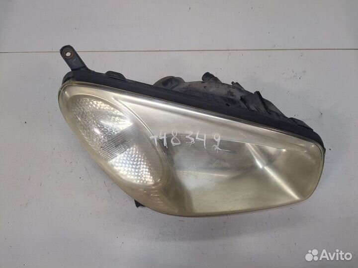 Фара (передняя) правая Toyota RAV 4