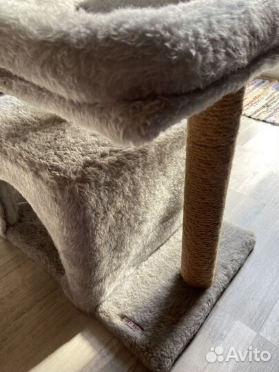 Домик лежанка для кошки с когтеточкой