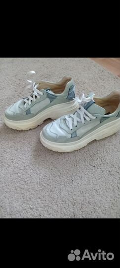 Кроссовки женские 38