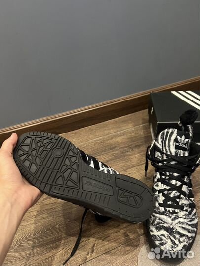 Кроссовки Adidas Jeremy Scott zebra