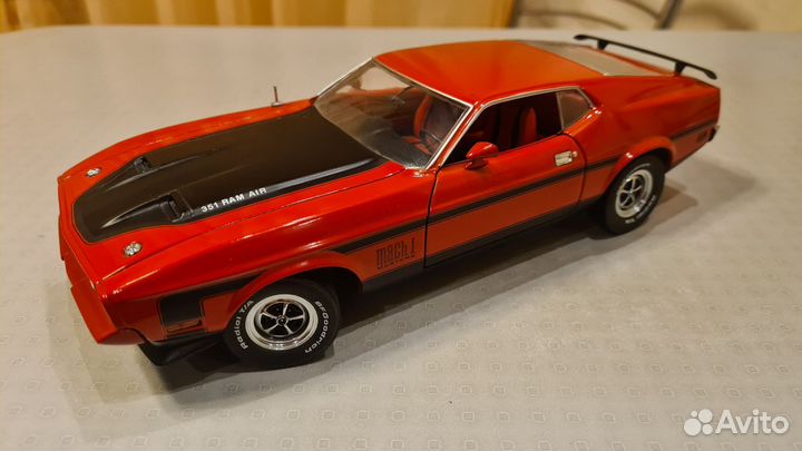 Коллекционная модель 1/18