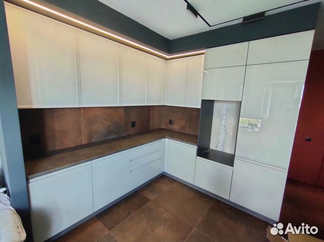 Кухня угловая со встраиваемой техникой