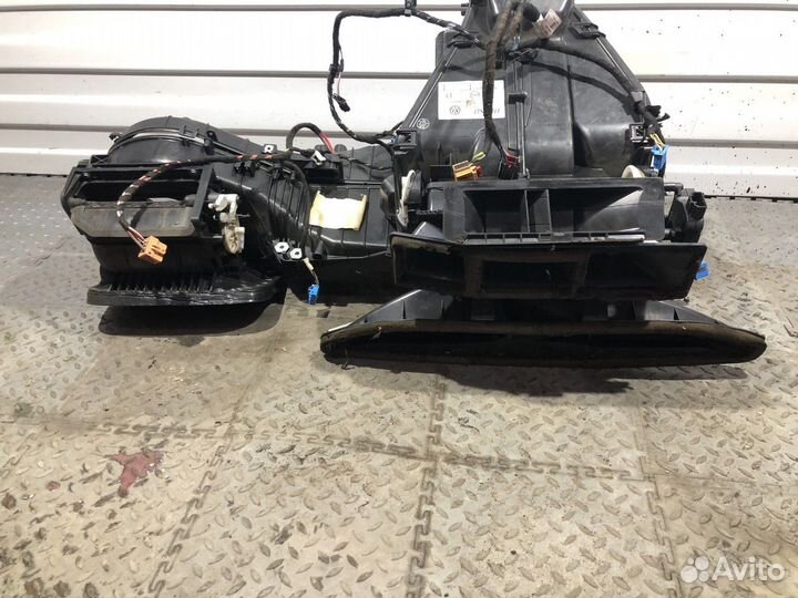 Корпус отопителя в сборе (Volkswagen Passat)