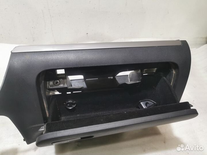 Бардачок Volkswagen Jetta 5