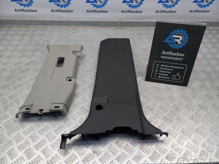 Обшивка стойки центральной правой Nissan Navara