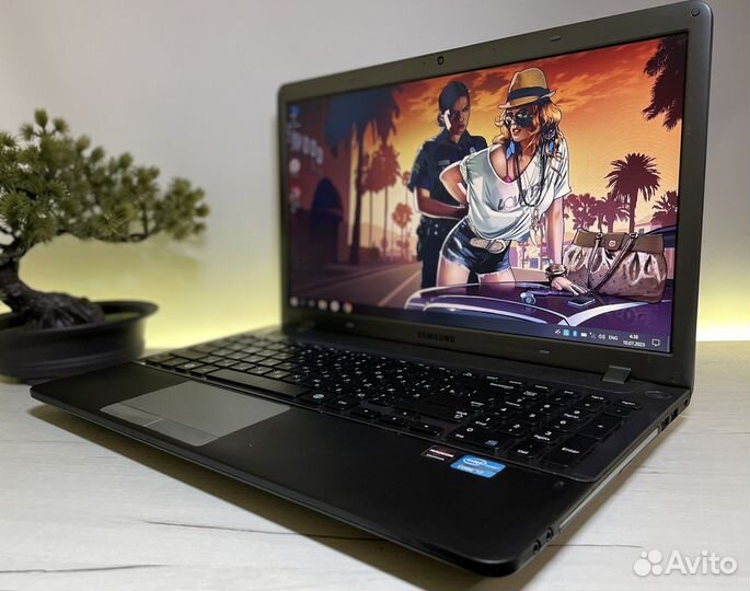 Игровой ноутбук Samsung i7 8 Гб SSD