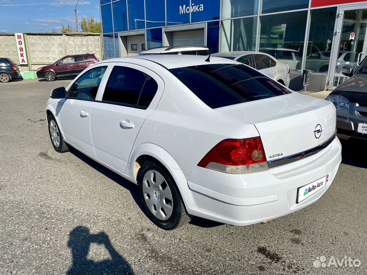 Opel Astra 1.6 МТ, 2013, 213 000 км