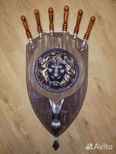 Щит с шампурами