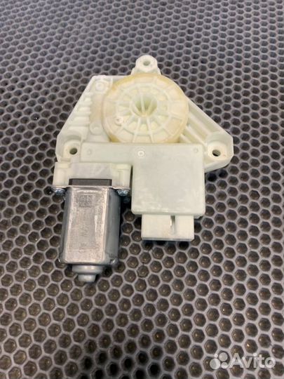 Мотор стеклоподъемника задний правый Volkswagen