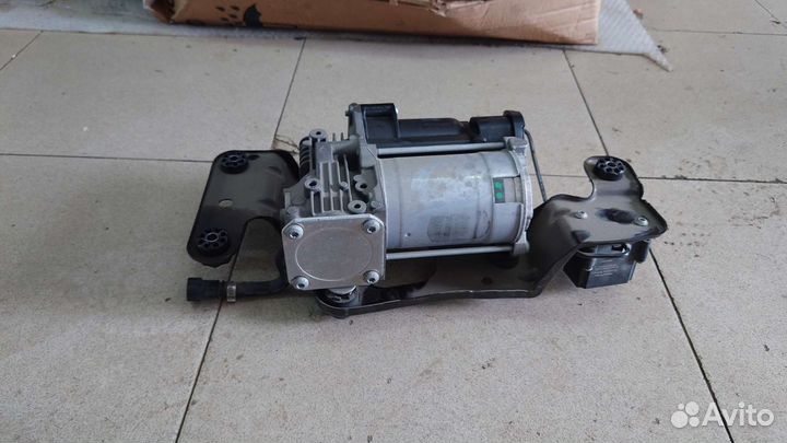 Компрессор пневмоподвески BMW X5 / X6