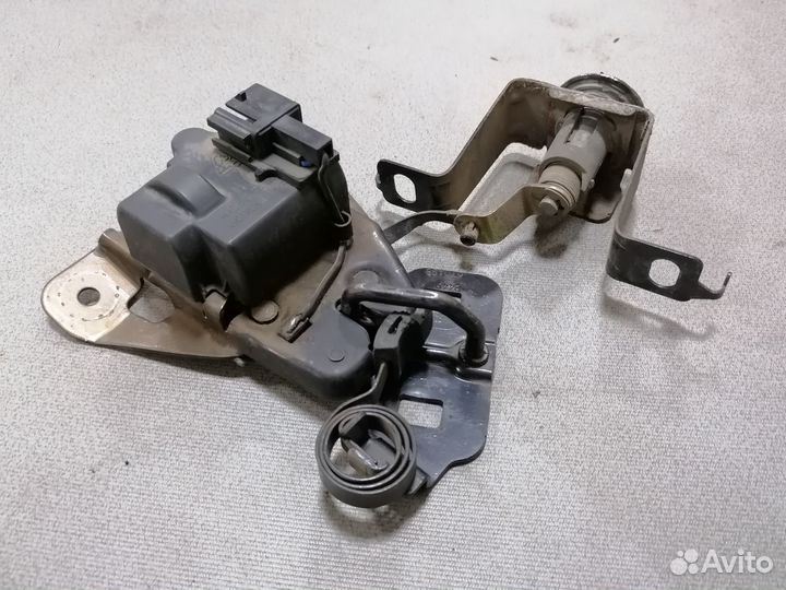 Замок багажника Chrysler Concorde II 1998-2004