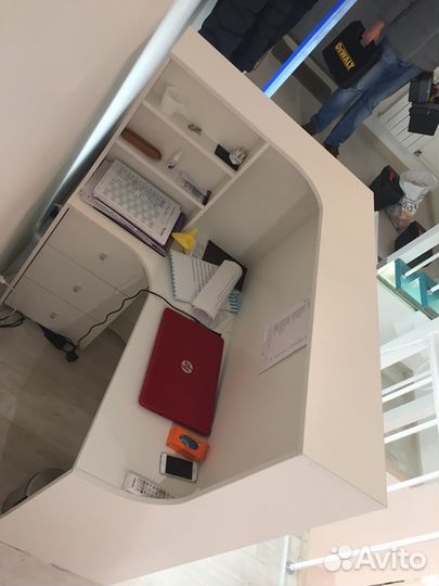 Стойка ресепшн - Хай Тек. Размеры 140-105-110 см