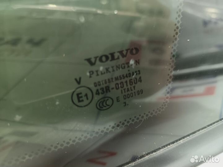 Стекло кузовное глухое правое Volvo XC90 30779653