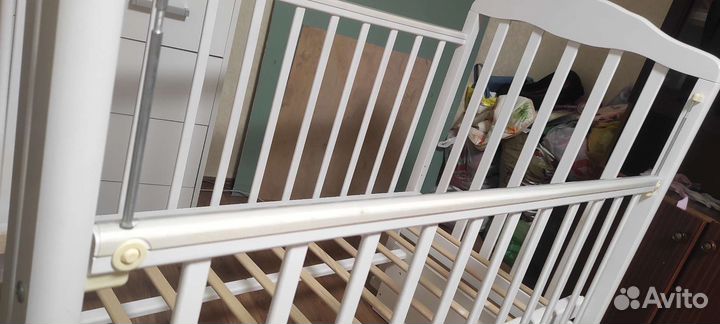 Детская кроватка с продольным маятником