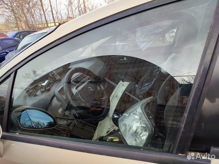 Citroen c4 стекло двери передней левой