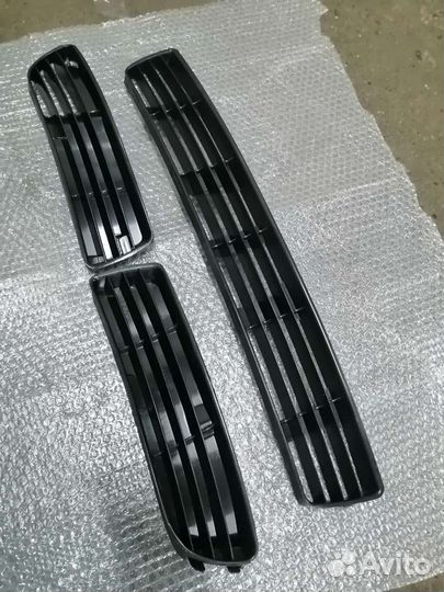 Решётки переднего бампера Audi A4 B5 Дорестайлинг