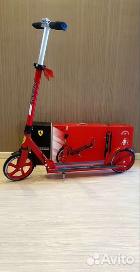 Самокат Ferrari новый