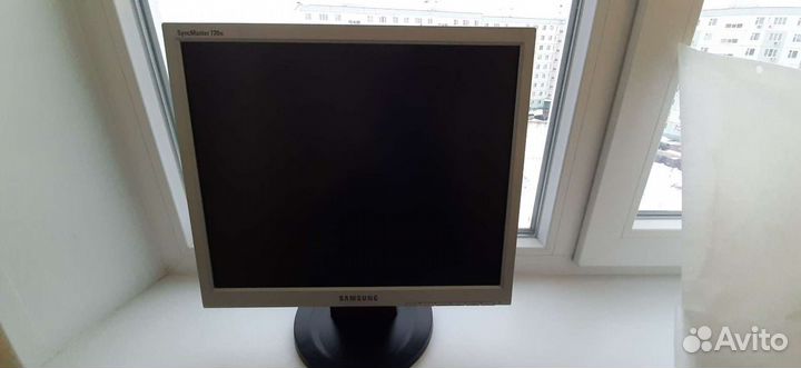 Монитор Samsung SyncMaster720n