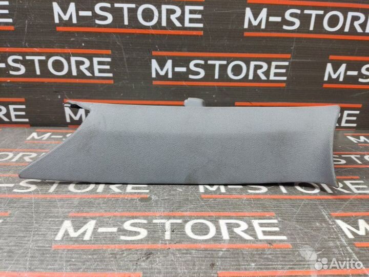 Обшивка стойки задняя правая Volkswagen Touareg 7L