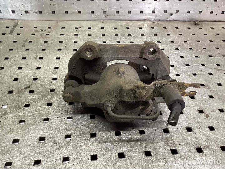 Суппорт передний правый Volkswagen Passat