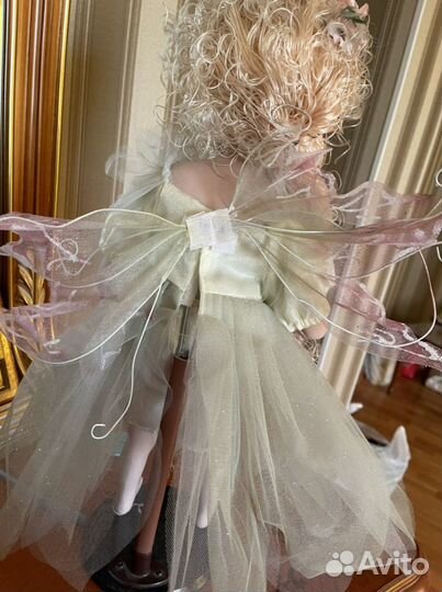 Фарфоровая кукла