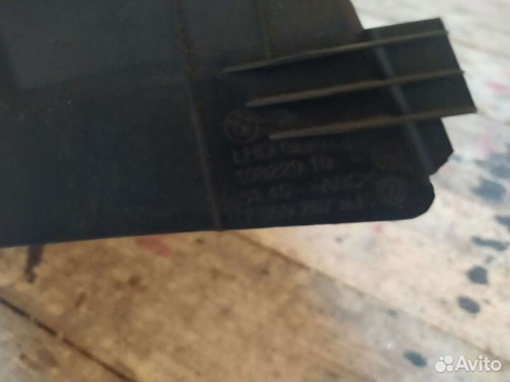Bmw е90 накладка консоли с прикуривателем