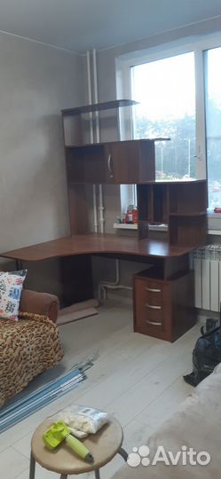 Угловой компьютерный стол с надстройкой