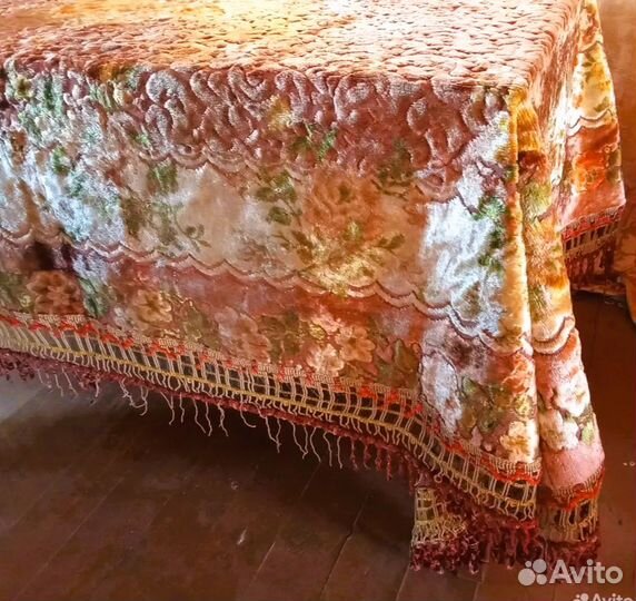 Скатерть. Бархат-перламутр на ковровой основе. Тро