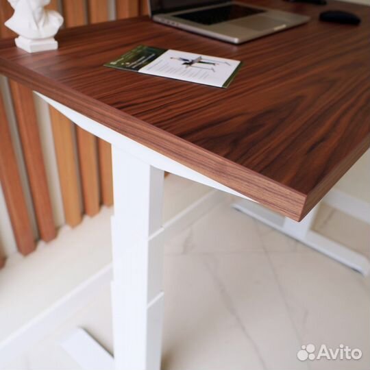 Стол с электроприводом. Управляется Алисой