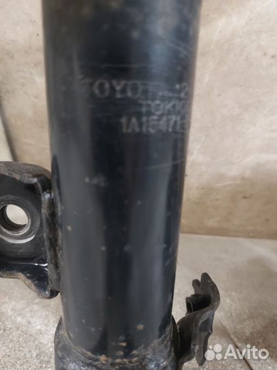 Стойки и амортизаторы RAV4 комплект оригинал