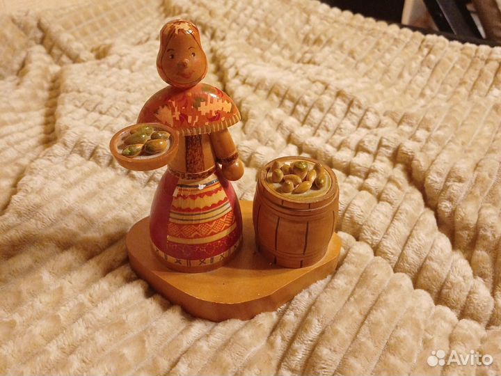 Кукла деревянная