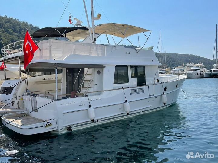 Моторная яхта Beneteau Swift Trawler 44 2018г