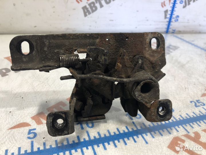 Шкода Фабия Замок капота