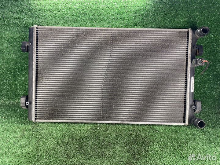 Радиатор охлаждения Skoda Octavia a4 tour