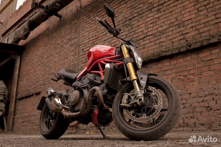 Ducati Monster 1200S