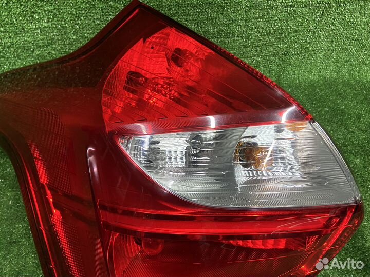 Фонарь задний левый Ford Focus 3 CB8