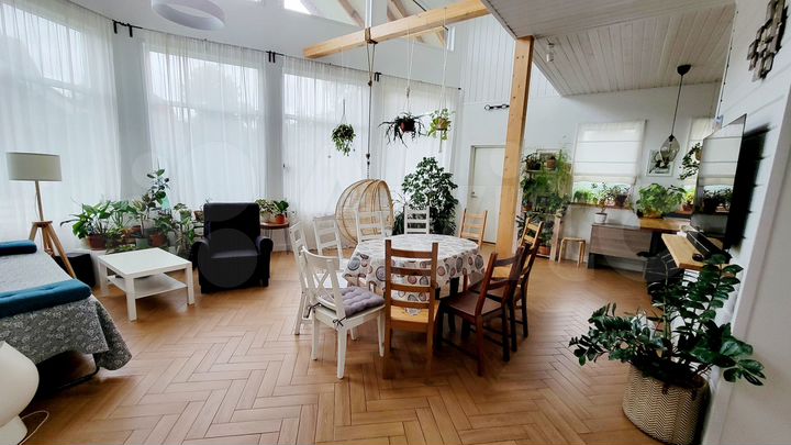 Дом 175 м² на участке 5 сот.