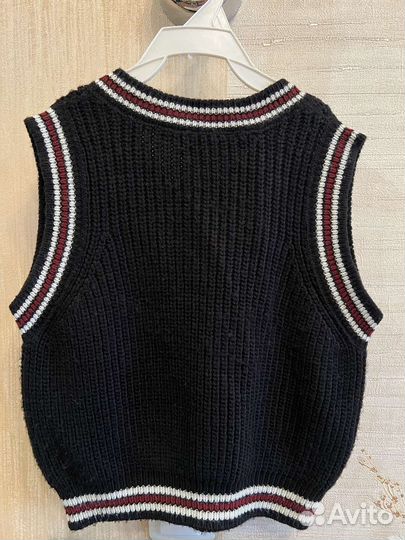 Жилет вязаный