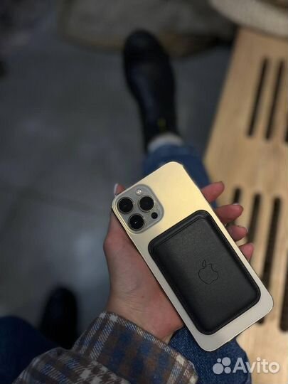 Магнитный футляр для банковсих карт на Айфон