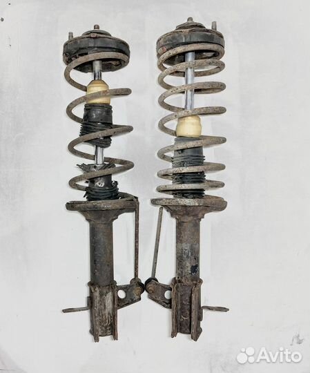 Стойка задняя Mazda 323 BA