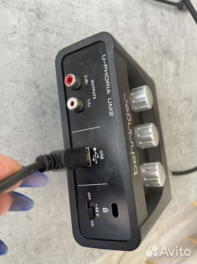 Звуковая карта behringer umc2